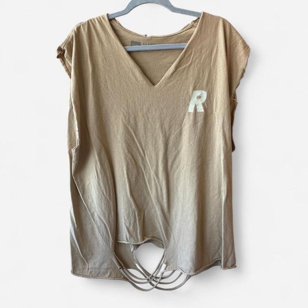 Young & Reckless Distressed Y2K‎ tan top with cut out detail Size XL